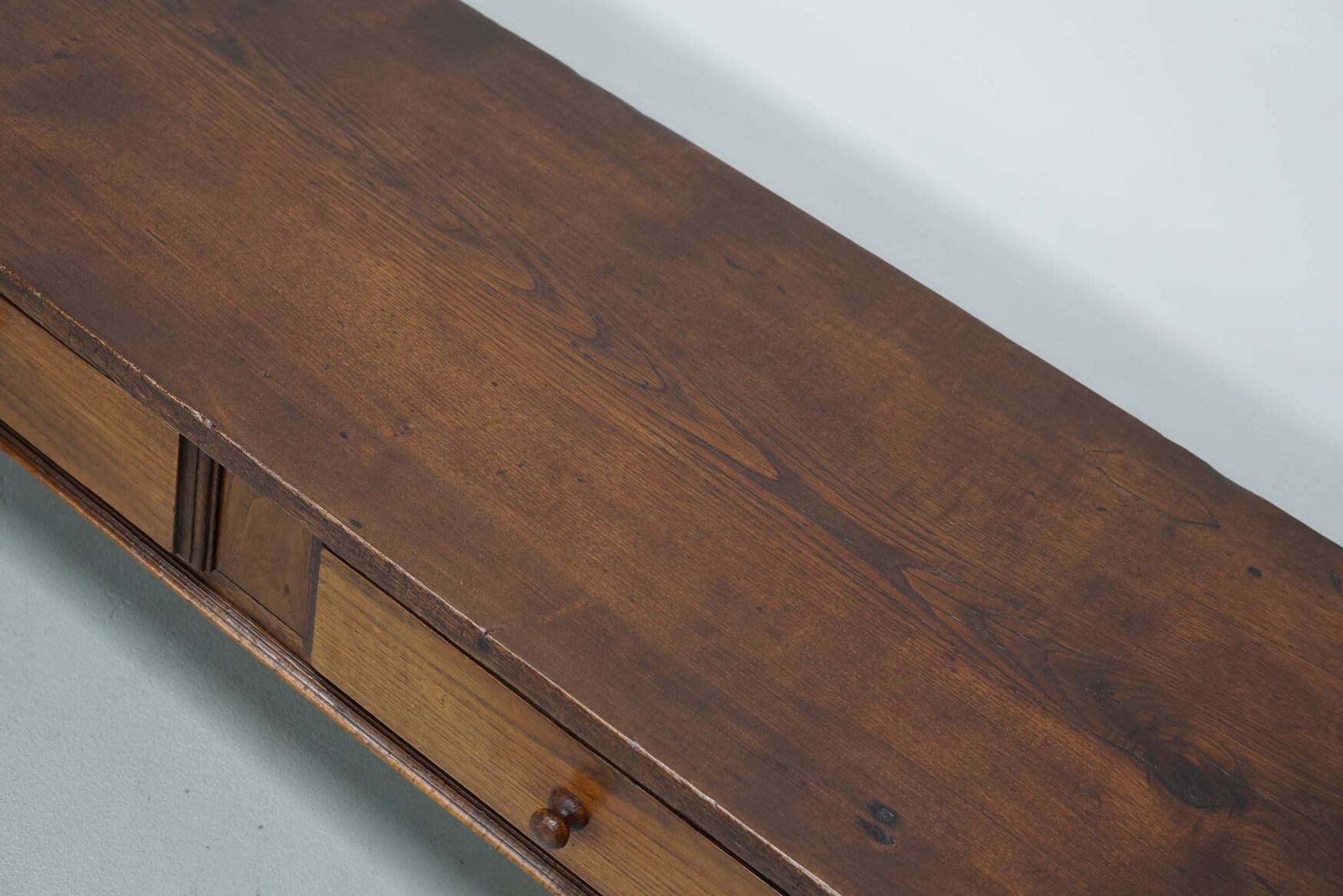 Table basse rustique en châtaignier de style campagnard espagnol du XIXe siècle