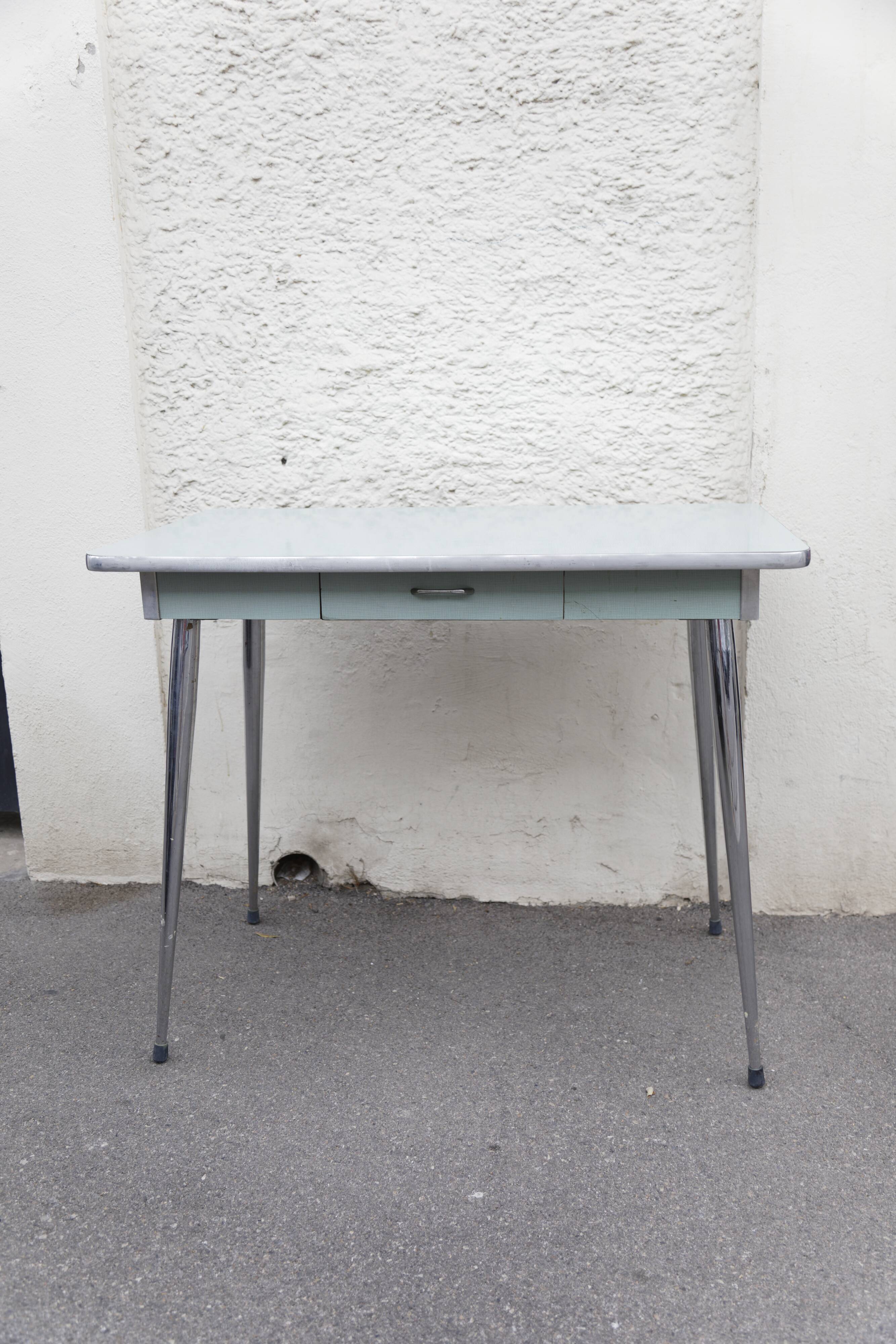 Formica table pattern water green