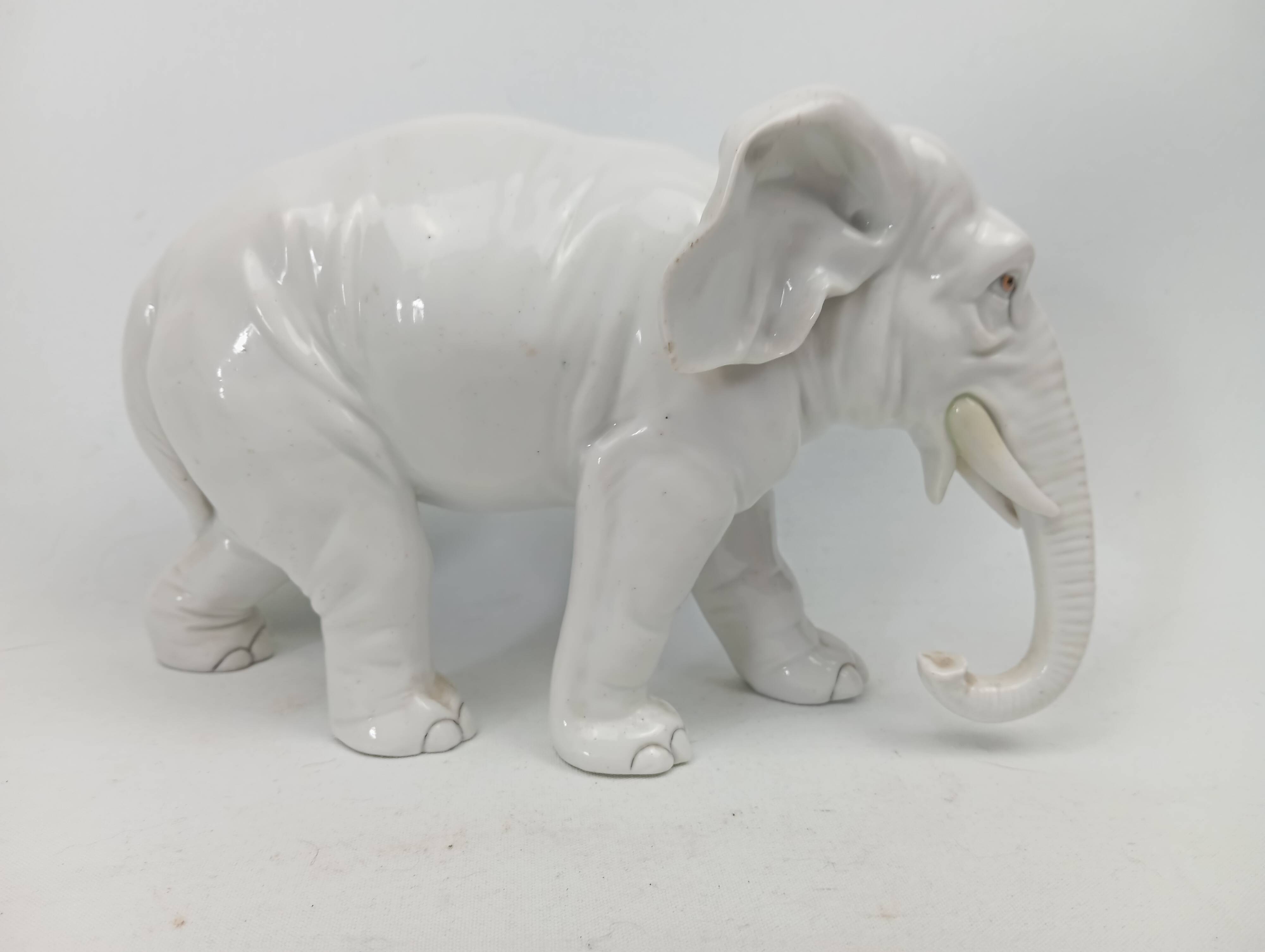 Capodimonte ceramic elephant 18-19th century (broken ears)