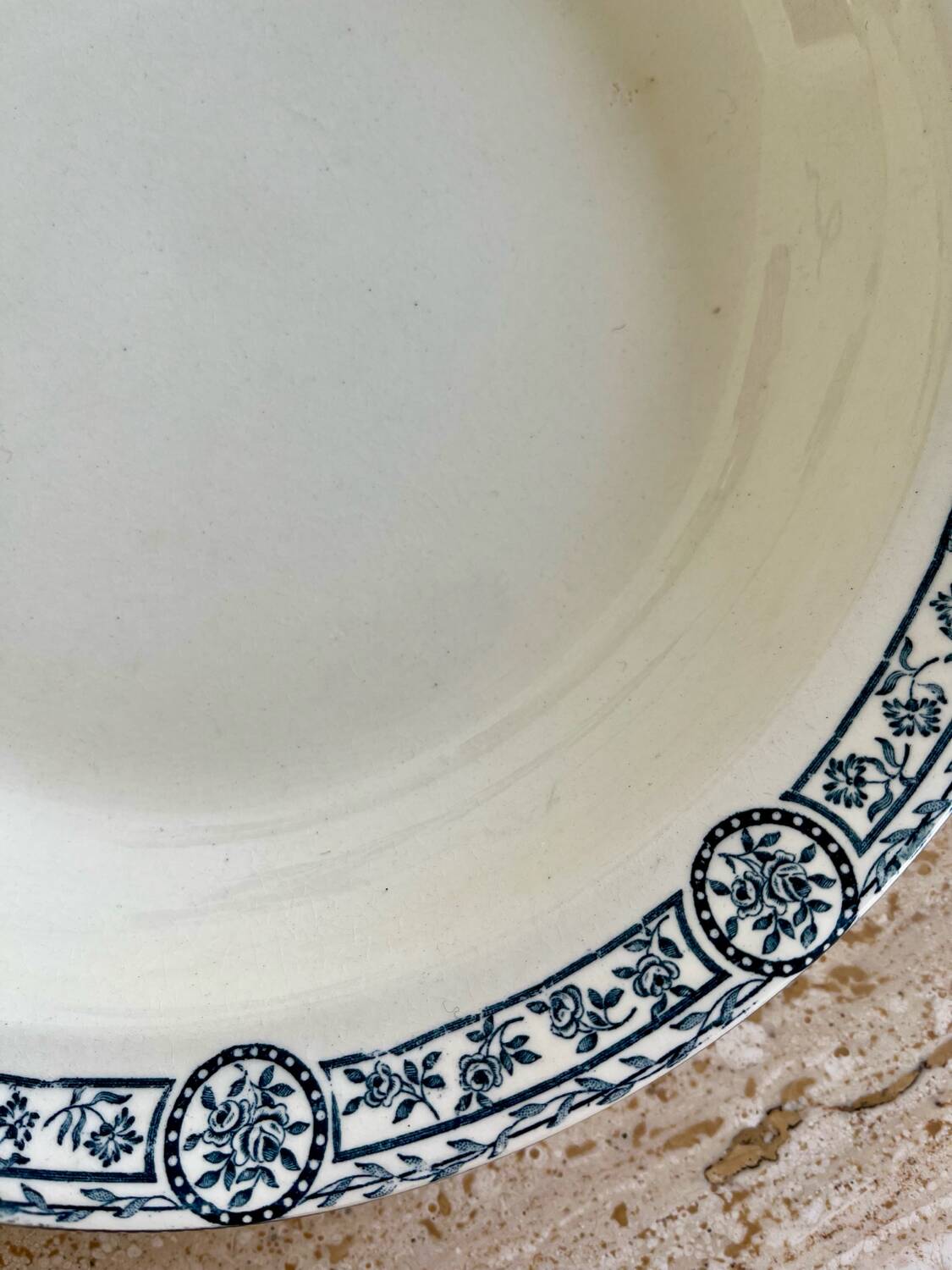 Duo of iron earth dishes