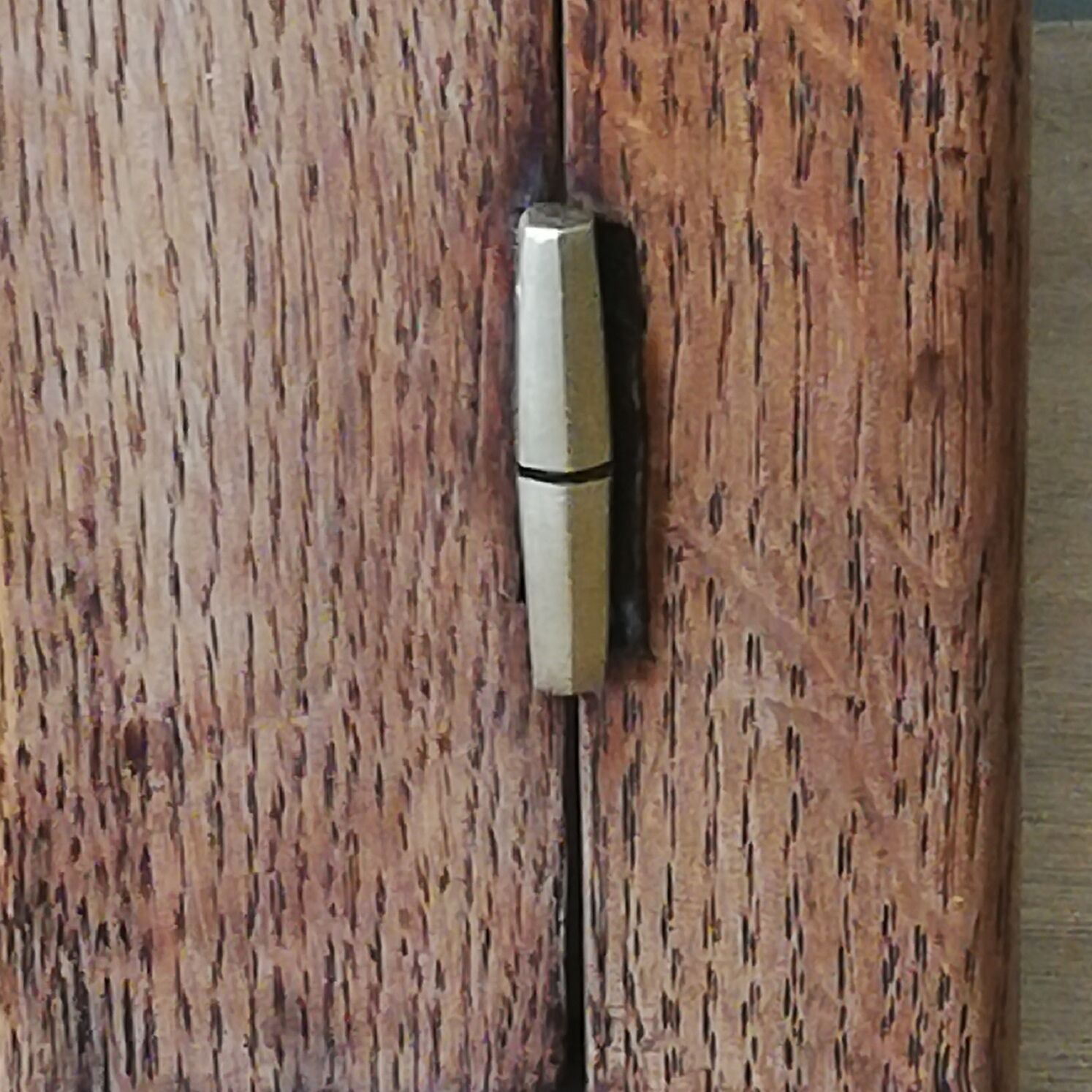 Wall or bevelled glass display case