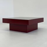 Table basse italienne rouge du milieu du siècle avec plateau en verre