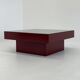 Table basse italienne rouge du milieu du siècle avec plateau en verre