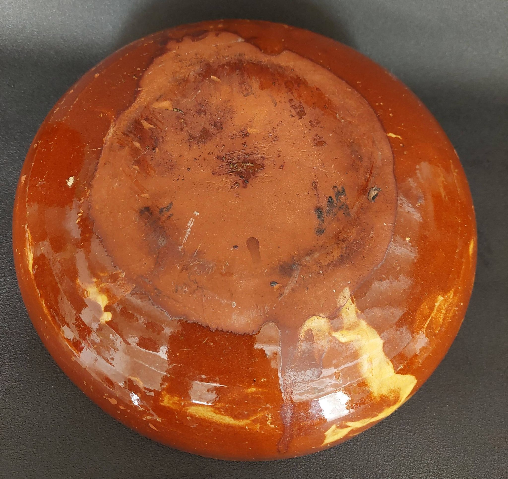 Plat creux terre cuite vernissée XXème