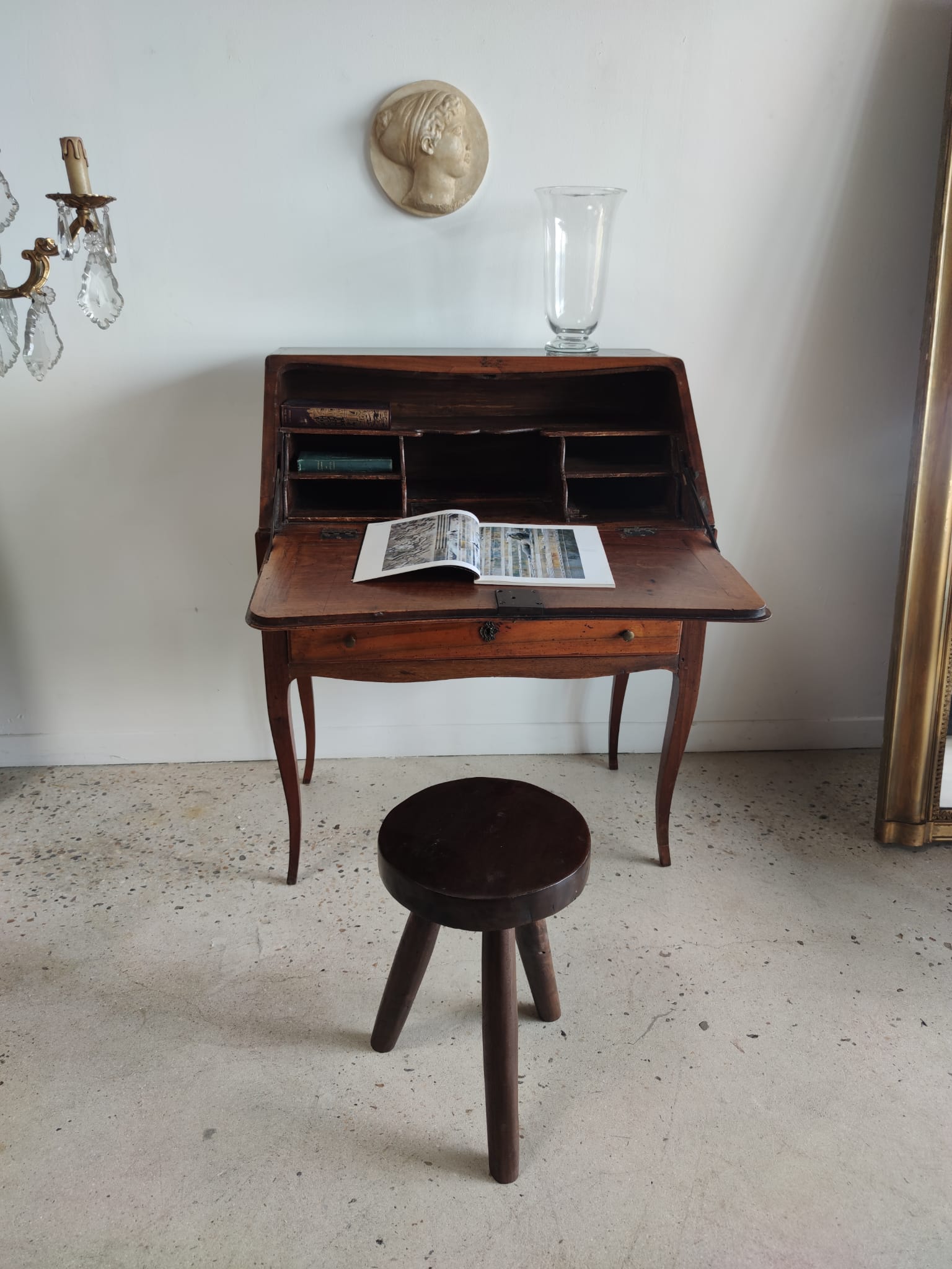 Bureau de pente en bois naturel