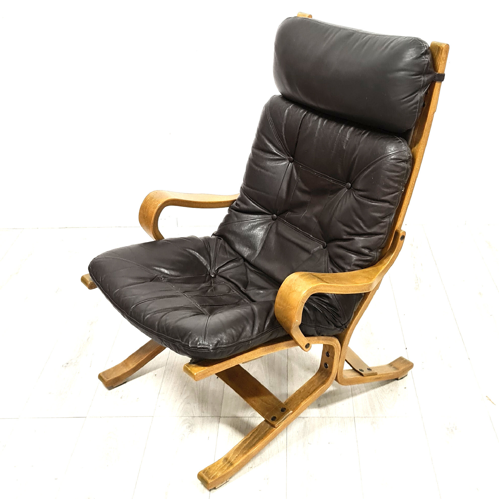 Scandinavian mid century lounge chair bentwood and leather, 1960s
