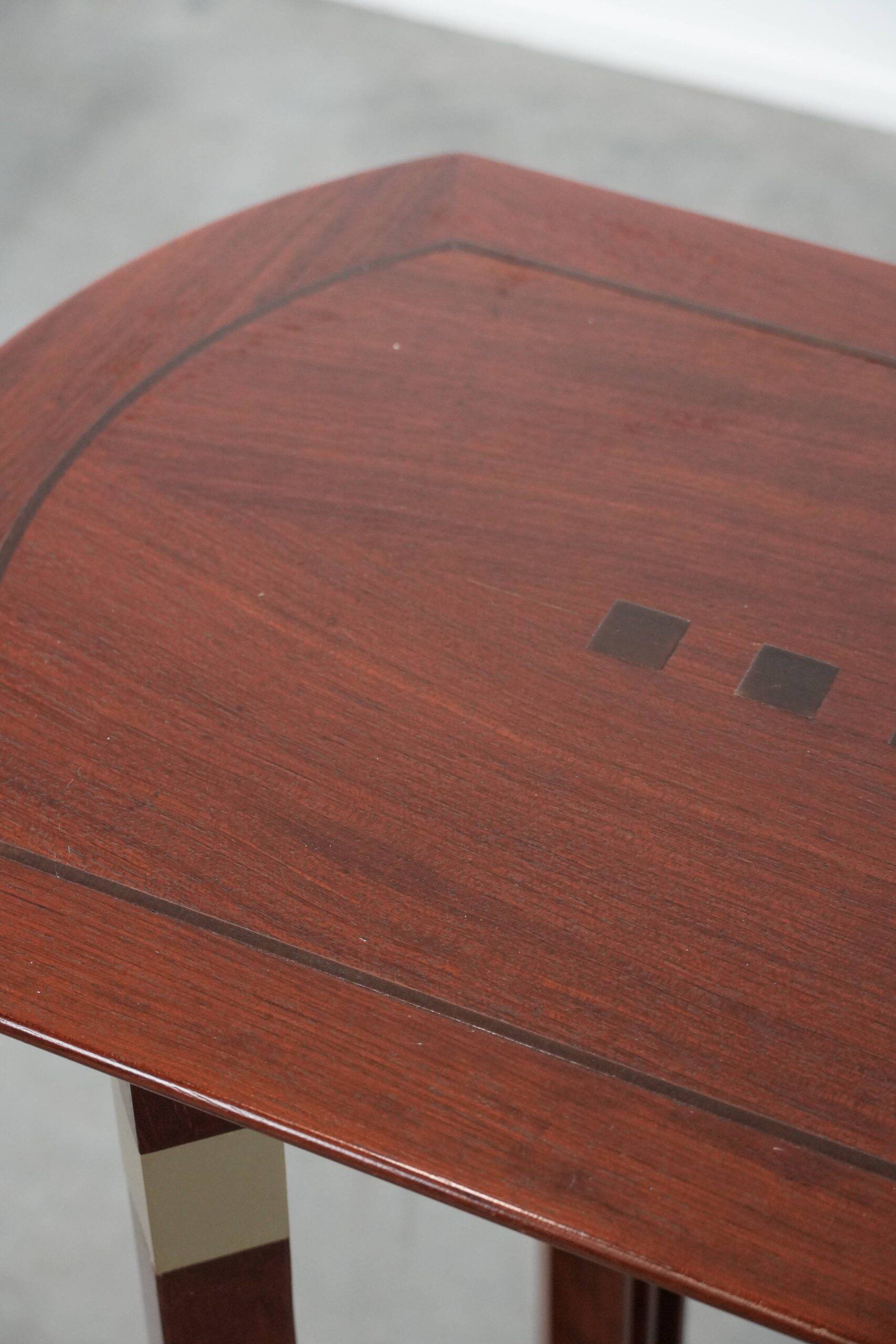 Beautiful Art Deco design side table in good condition