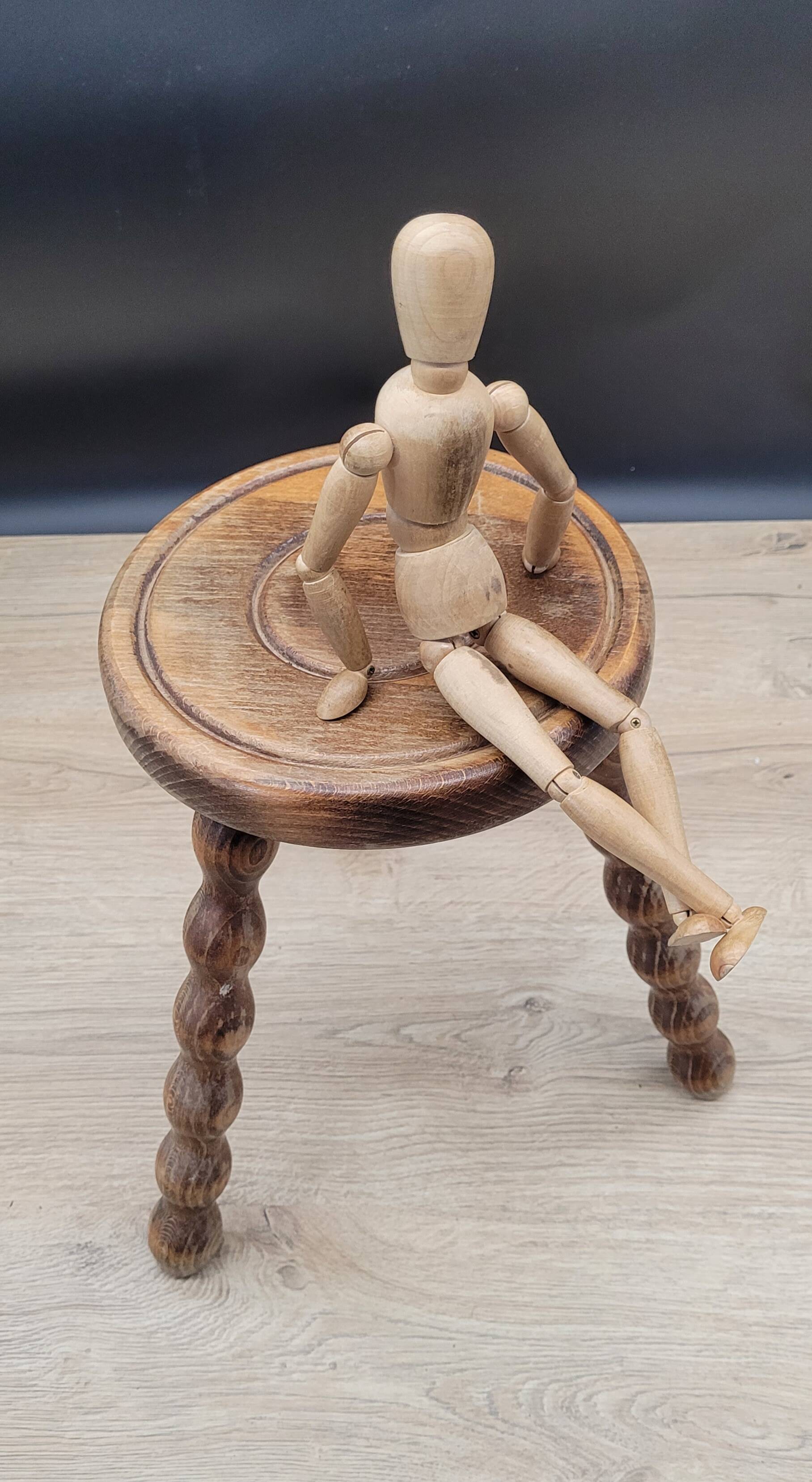 Tabouret tripode pieds boules
