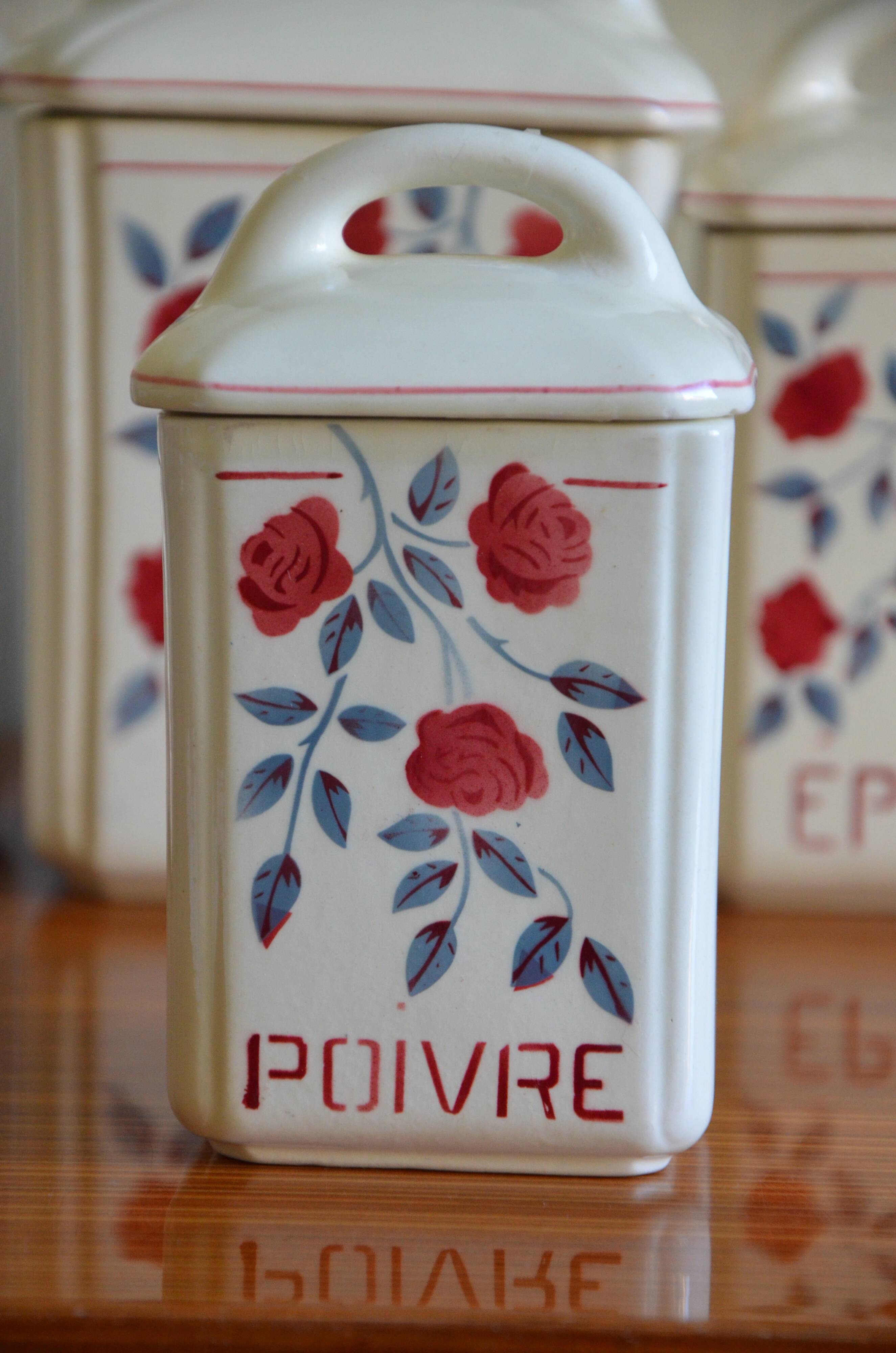 Lot of 6 porcelain spice jar