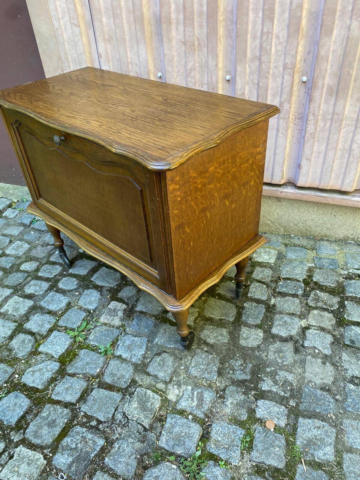 Bar vintage Louis XV sur roulettes en bois des années 60