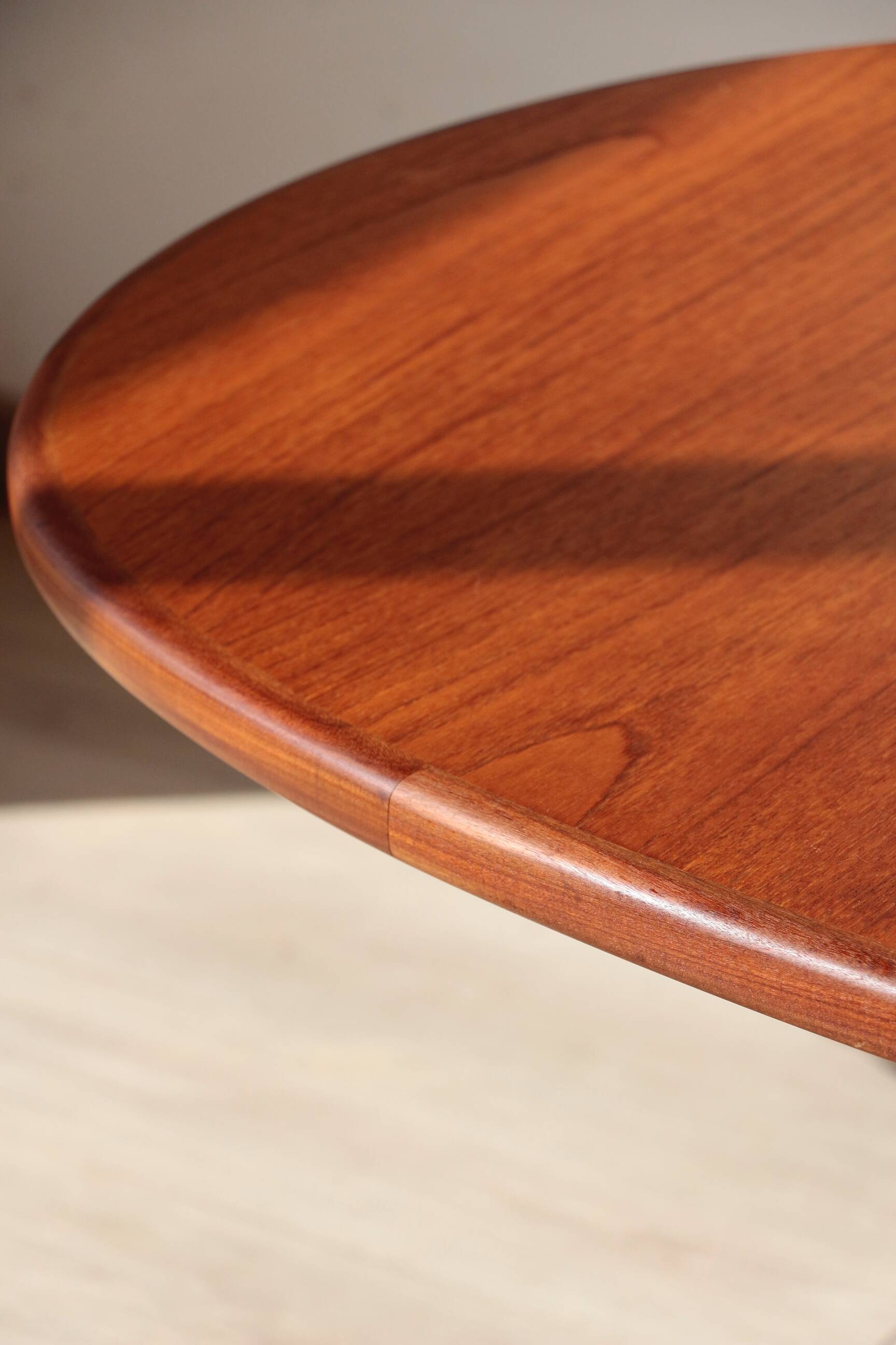Oval dining table in teak – 6 to 8 people – Fresco model – G Plan