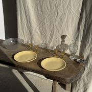 Lot de 2 grandes assiettes jaunes sans marque D25,5