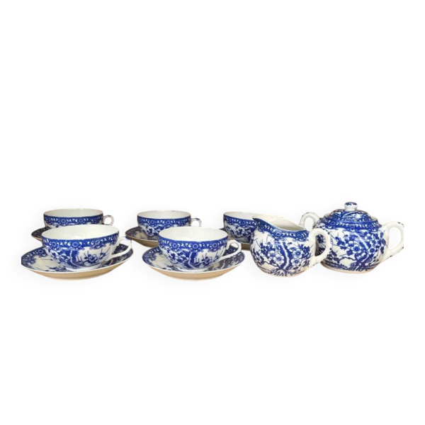 Service japonais en porcelaine lithophanie, décors floraux bleu et blanc