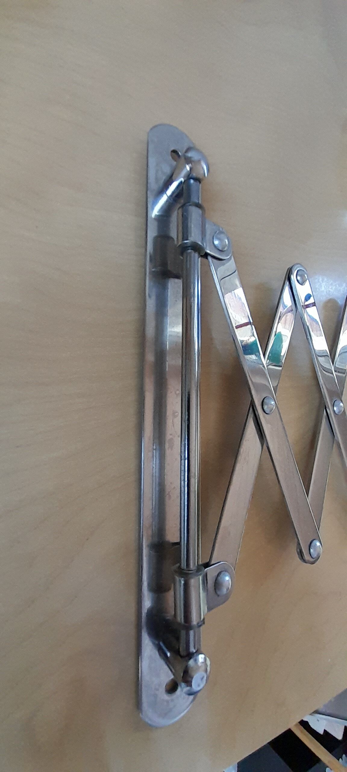 Telescopic accordion mirror