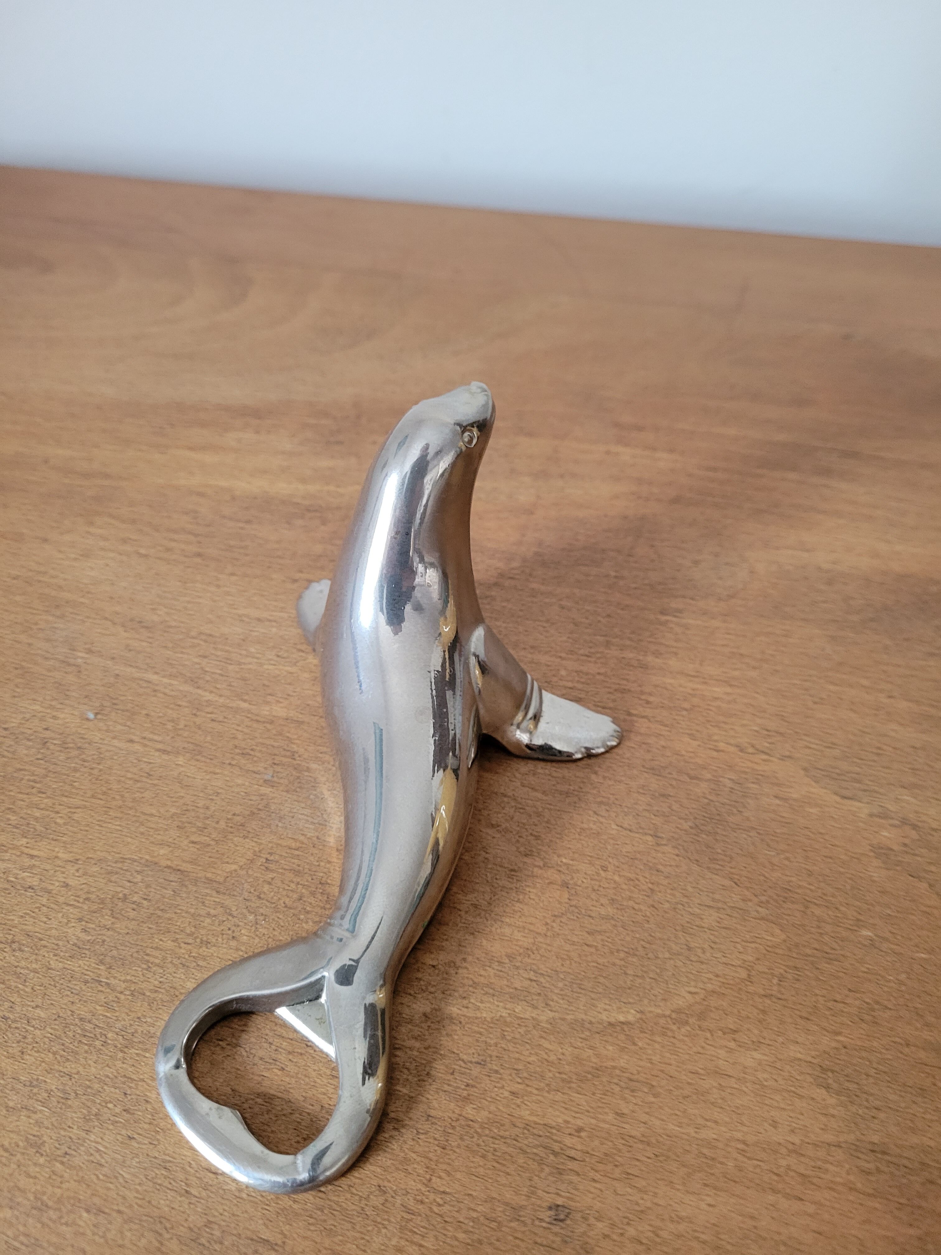 Zoomorphic decapsulator sea lion