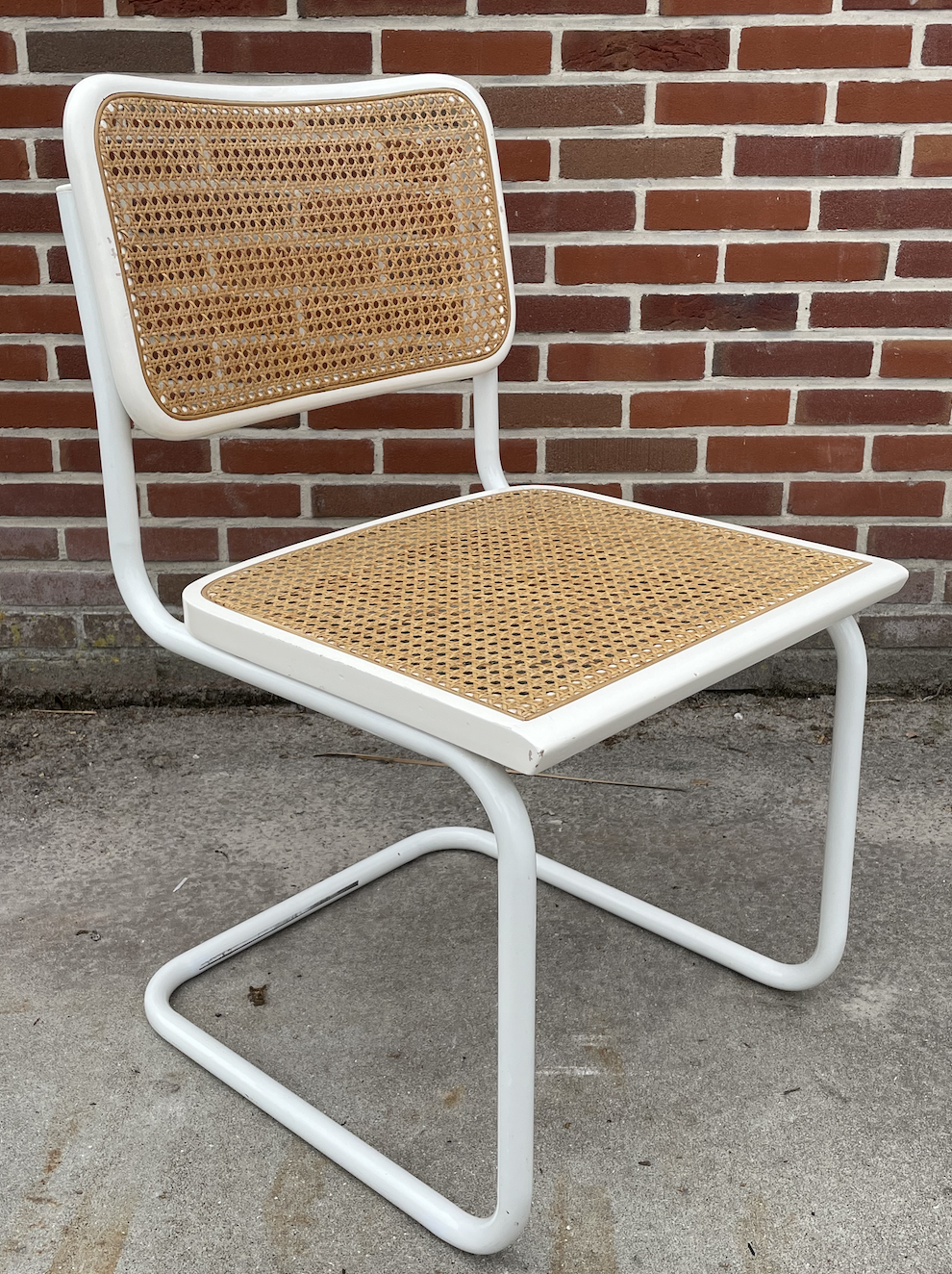 Set of 4 Cesca b32 model chairs in white by Marcel Breuer