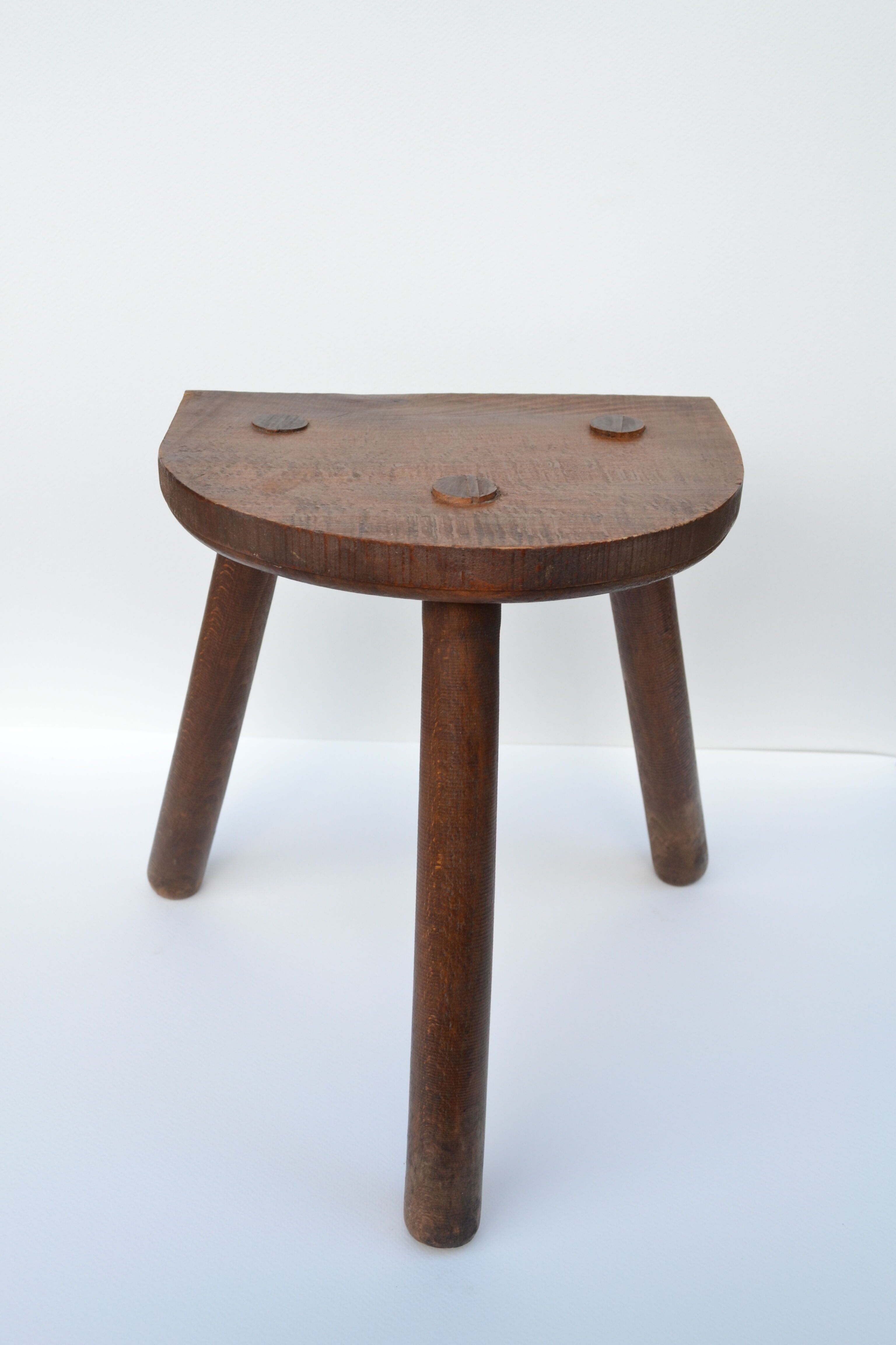 V tripod stool