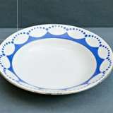Plat creux bleu et blanc signé Saint Amand