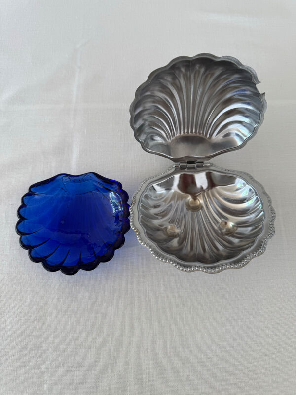 Beurre/caviar en métal argenté vintage de style mid-century moderne en forme de coquillage.