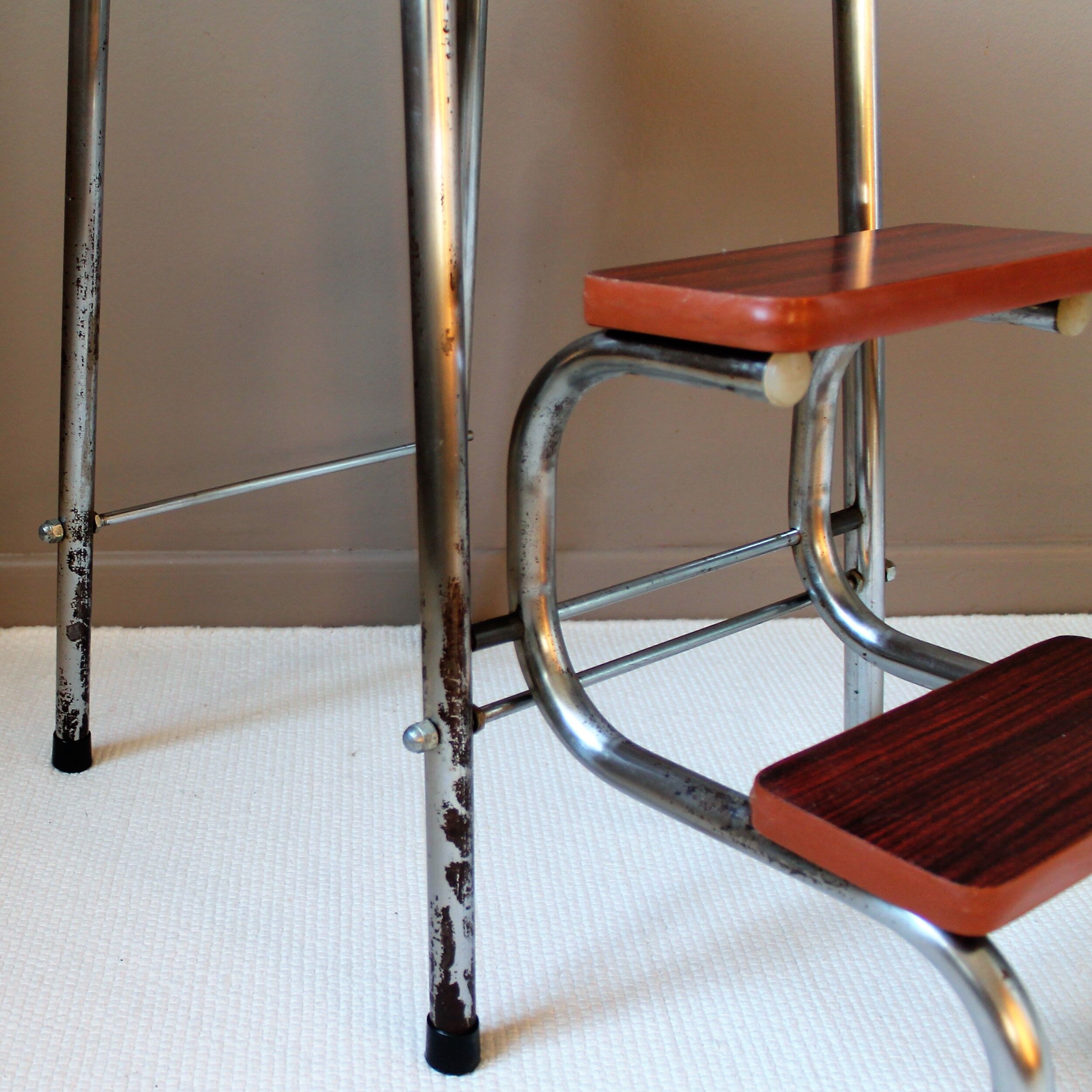 Vintage stool-escabeau