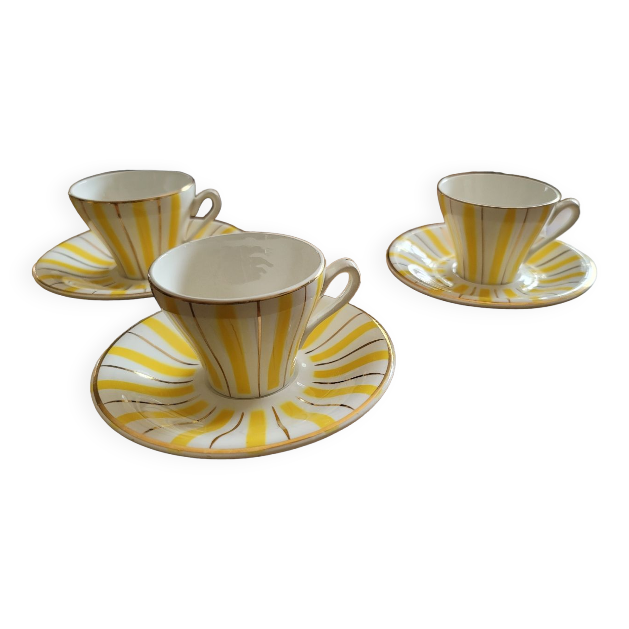 3 cups and digoin cups