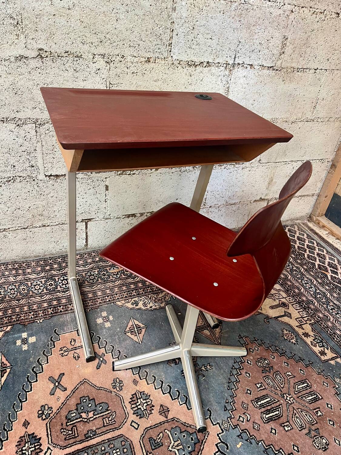 School desk set with chair