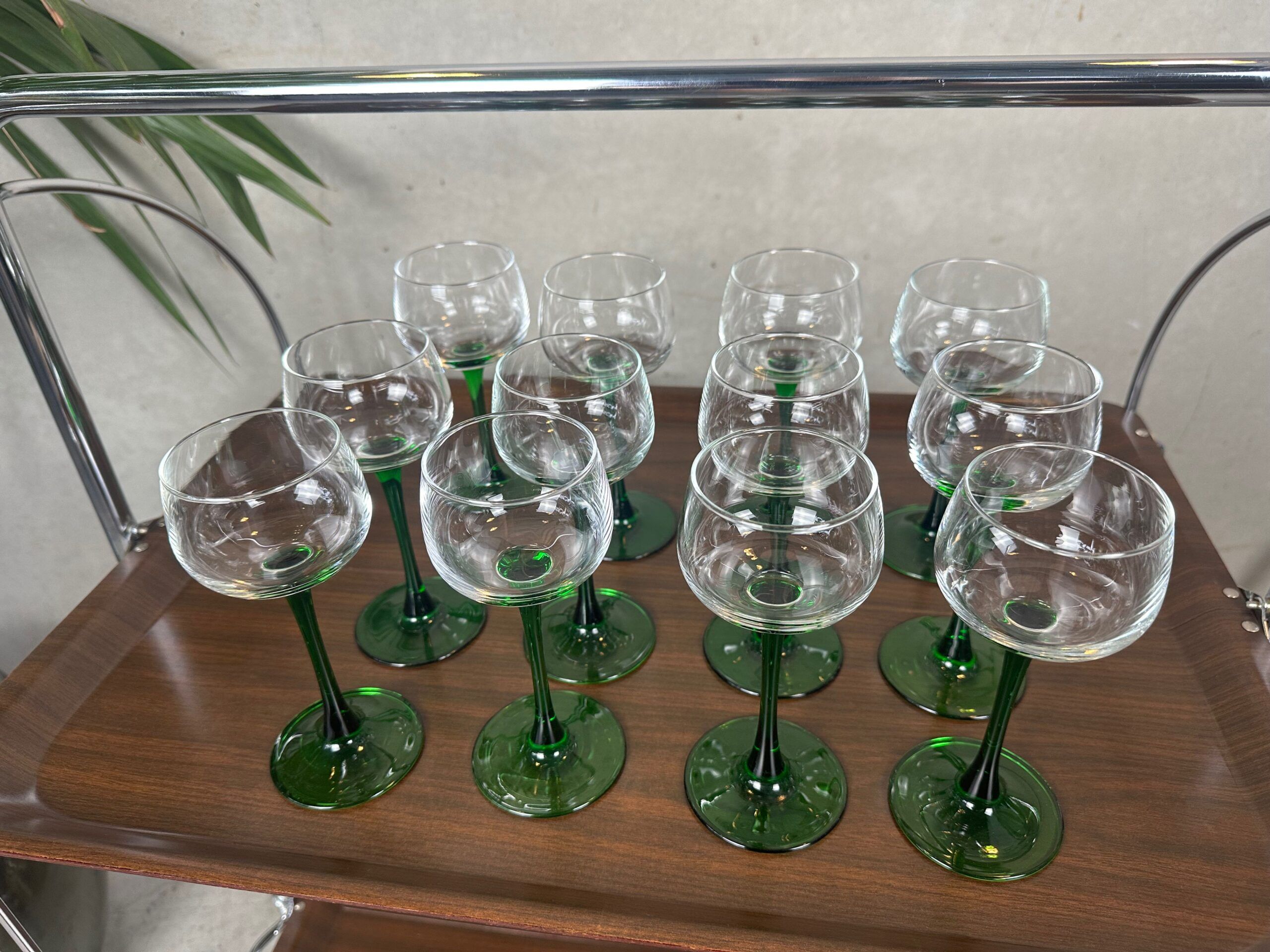 12x vintage wine glasses – Luminarc