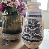 Earthen vase