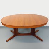 Table à manger ovale extensible en orme par Baumann, années 60-70