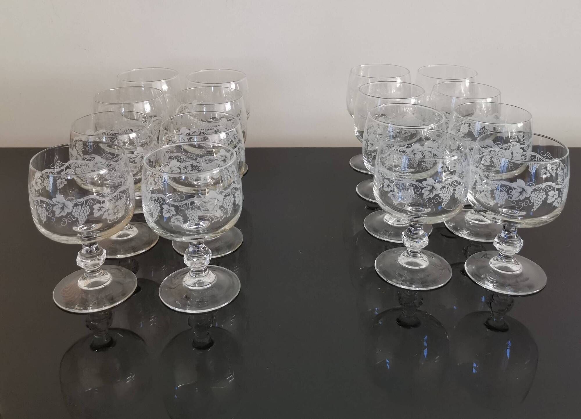 Set of 8 red wine glasses on crystal legs decorated with grapes and vine branches Luminarc