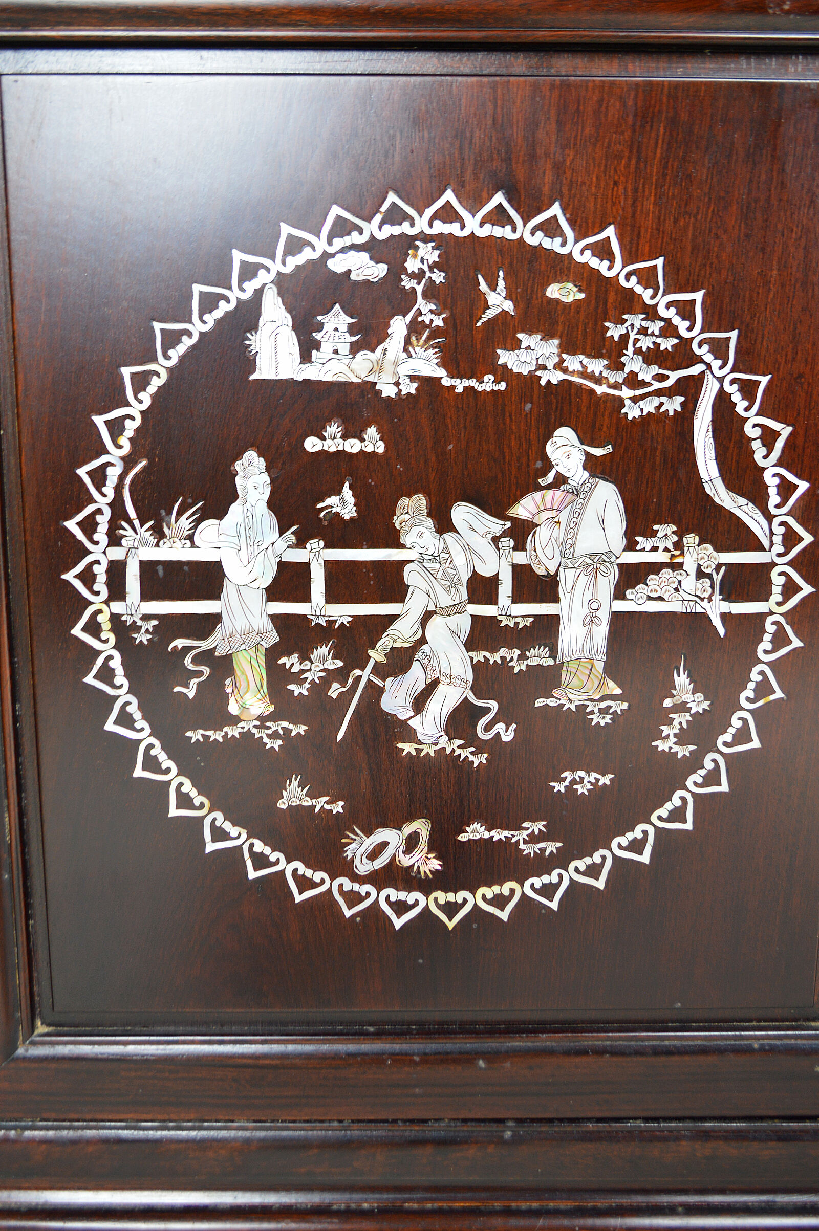 Enfilade en bois marqueté de nacre, asie, milieu xxe