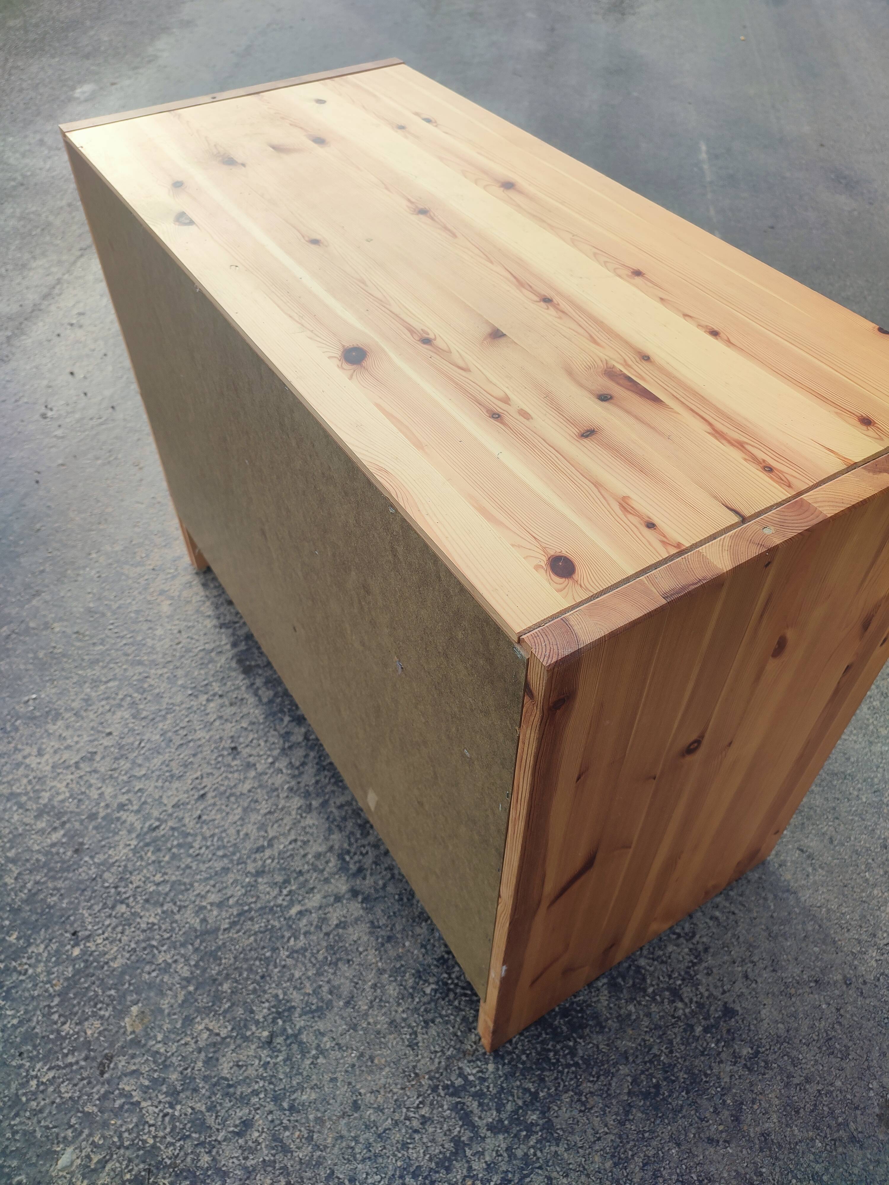 Vintage pine chest of drawers