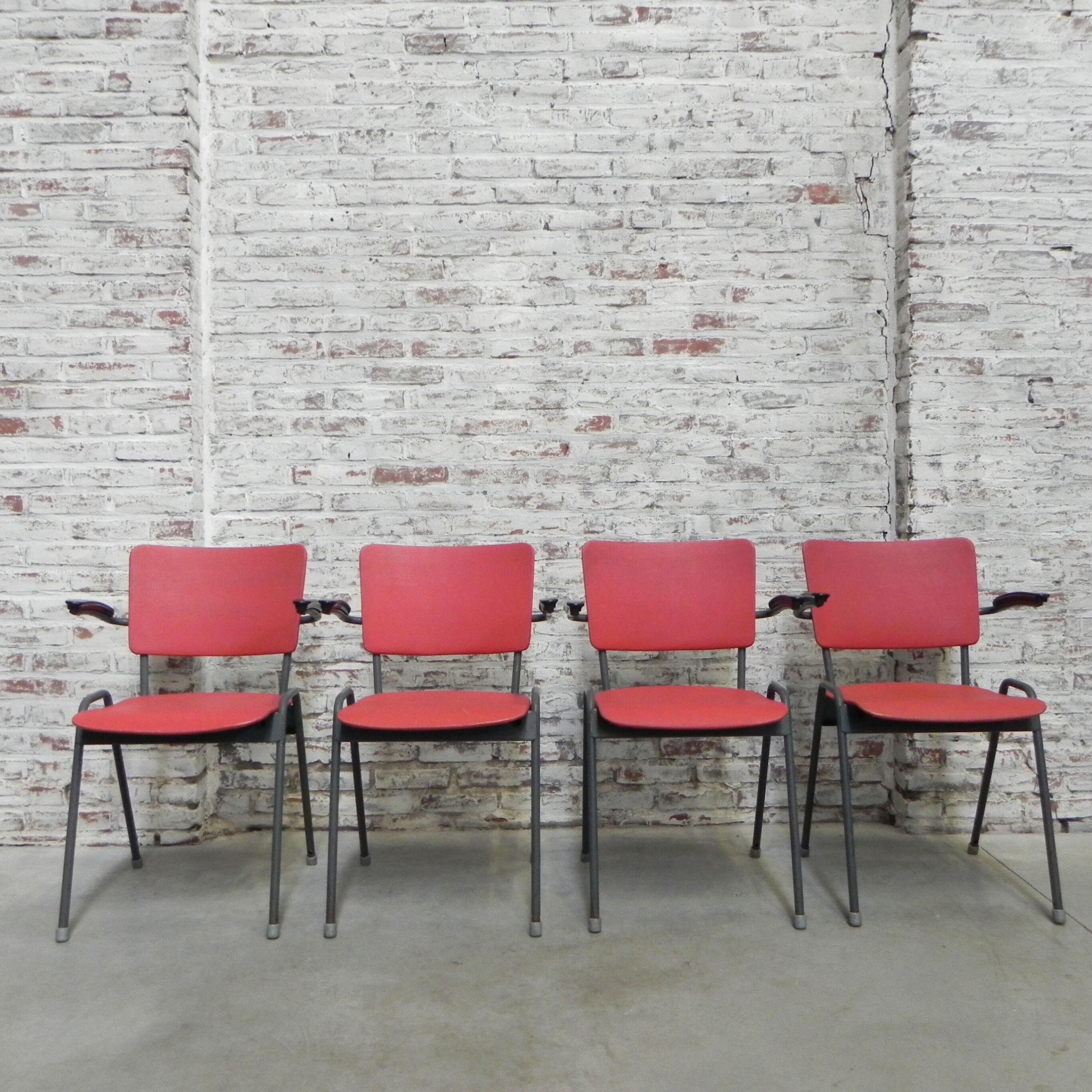 Set de 4 chaises de table vintage avec accoudoirs