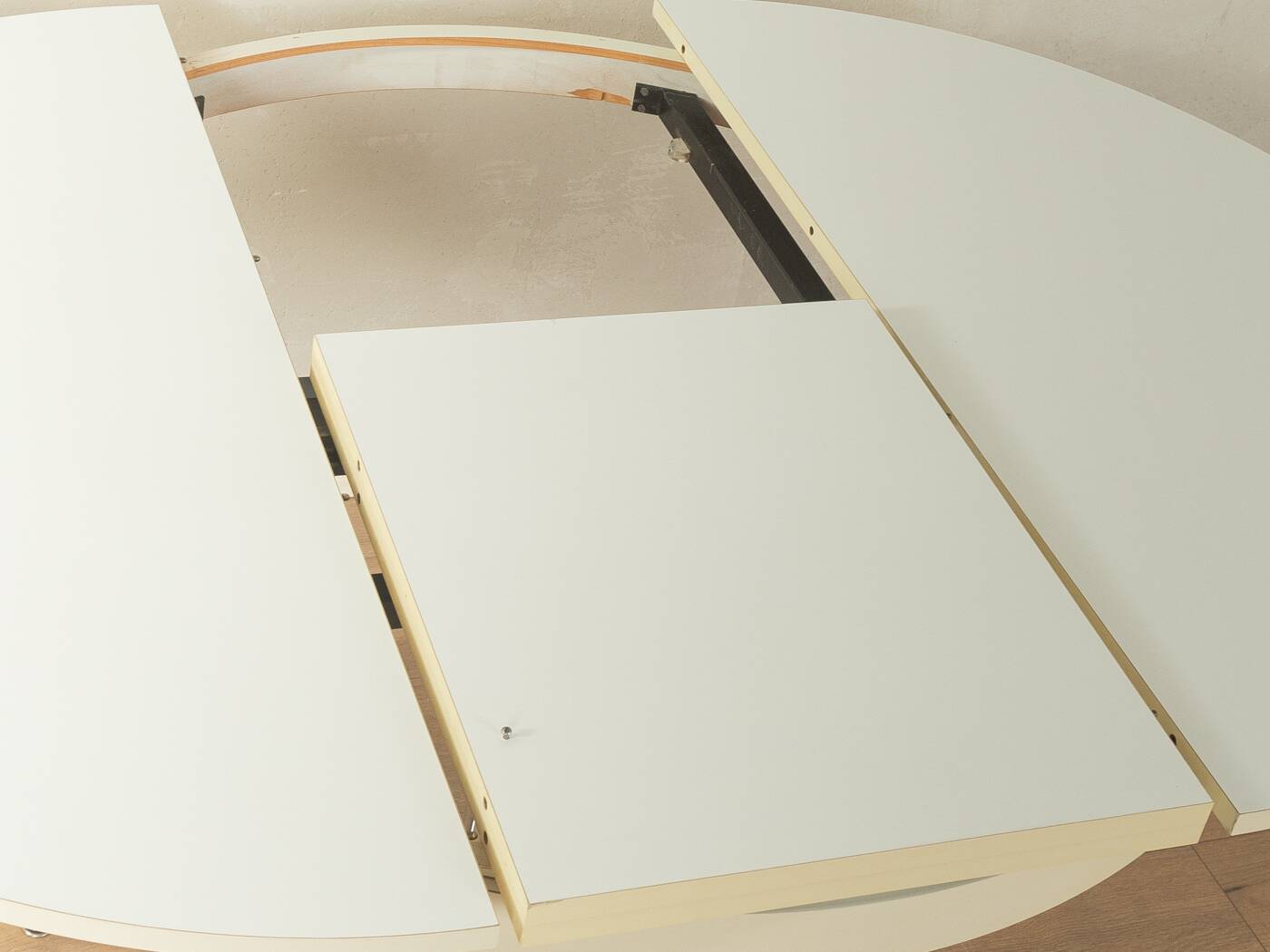 Extendable butterfly dining table, 1970s Space Age style
