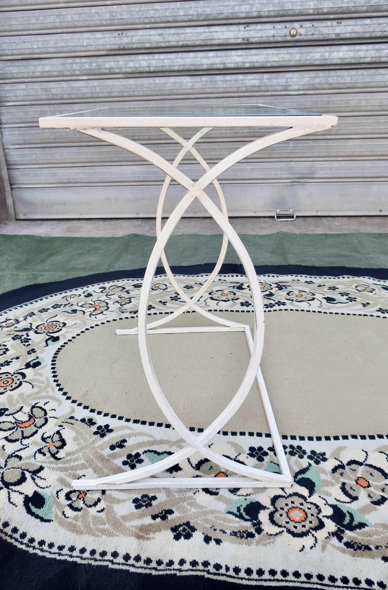 Bout de canapé, Petite Console Art Déco en Métal laqué Blanc, vers 1940