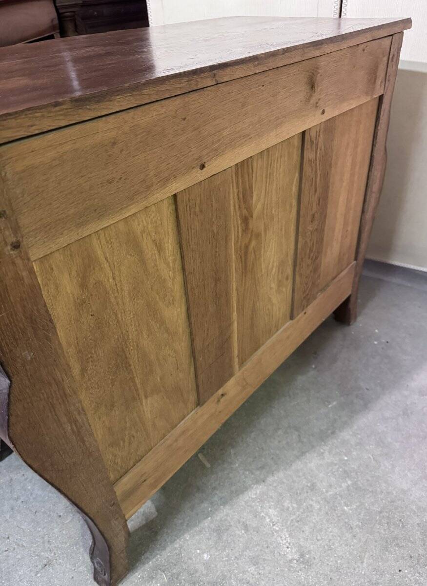 Curved tomb chest in the Provençal Louis XV style made of solid wood.