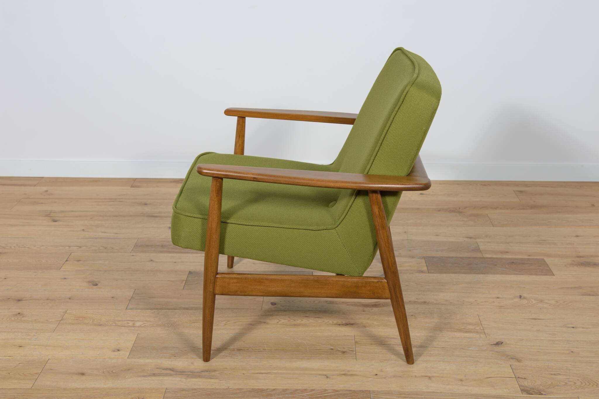 Model 300-192 Armchair by Juliusz Kedziorek from Goscinska Furniture Factory, 1970s