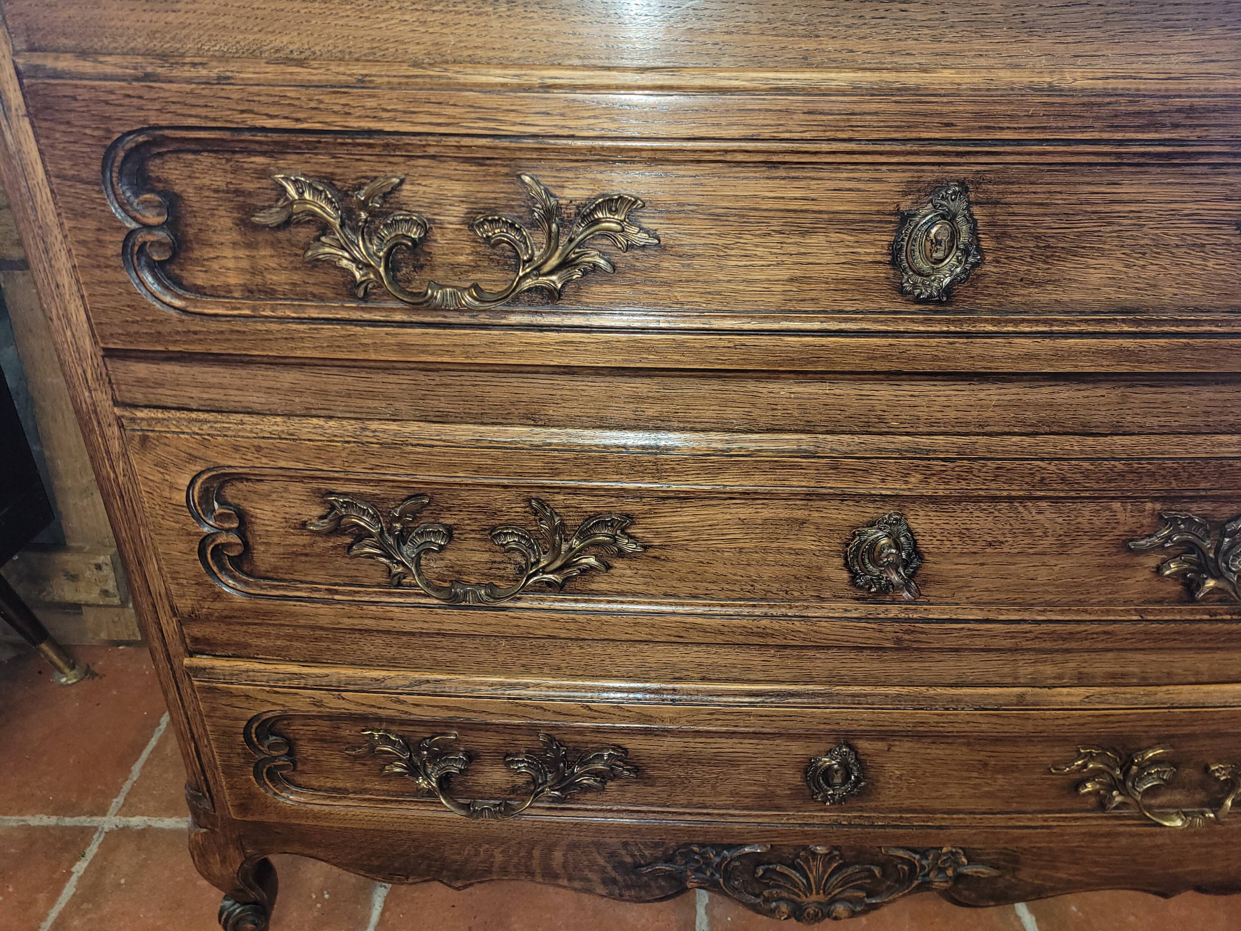 Louis XV style chest of drawers in solid oak