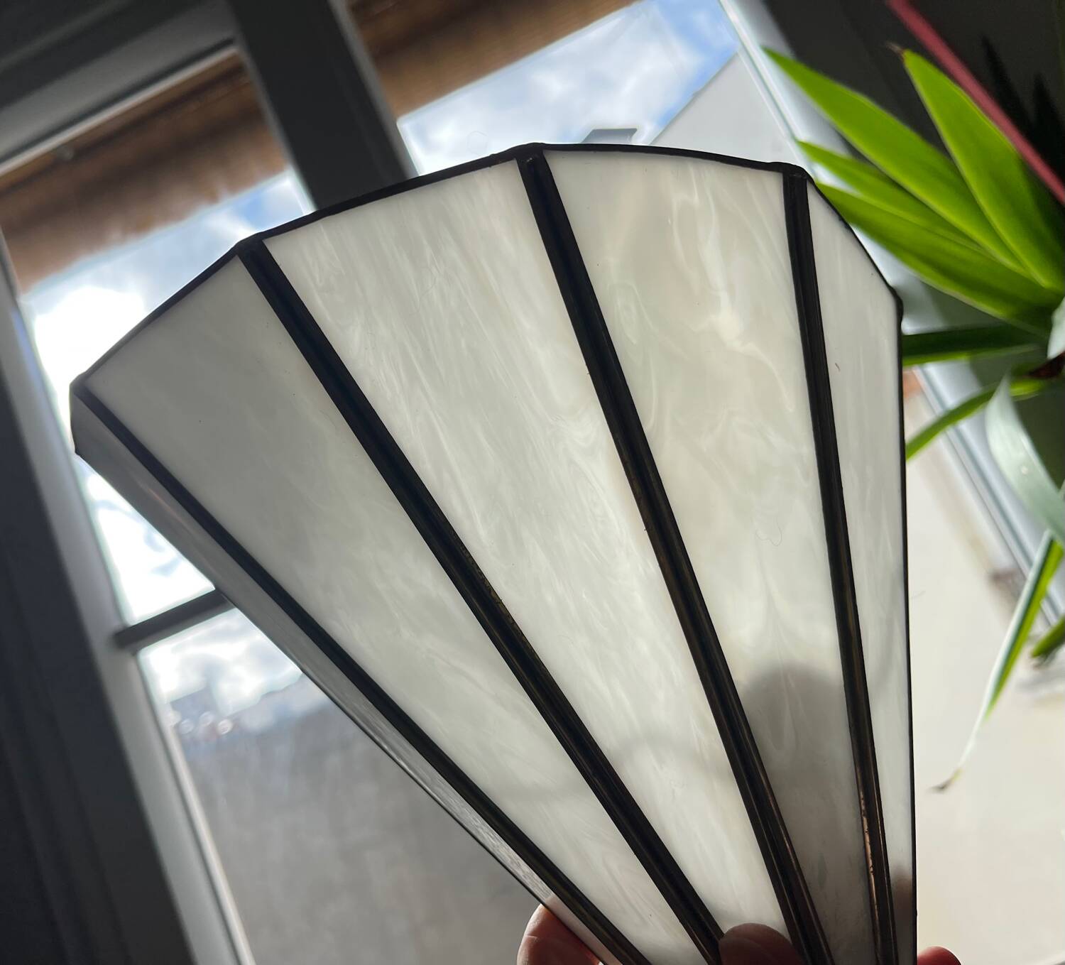 Pair of fan-shaped wall lights in glass paste and brass.