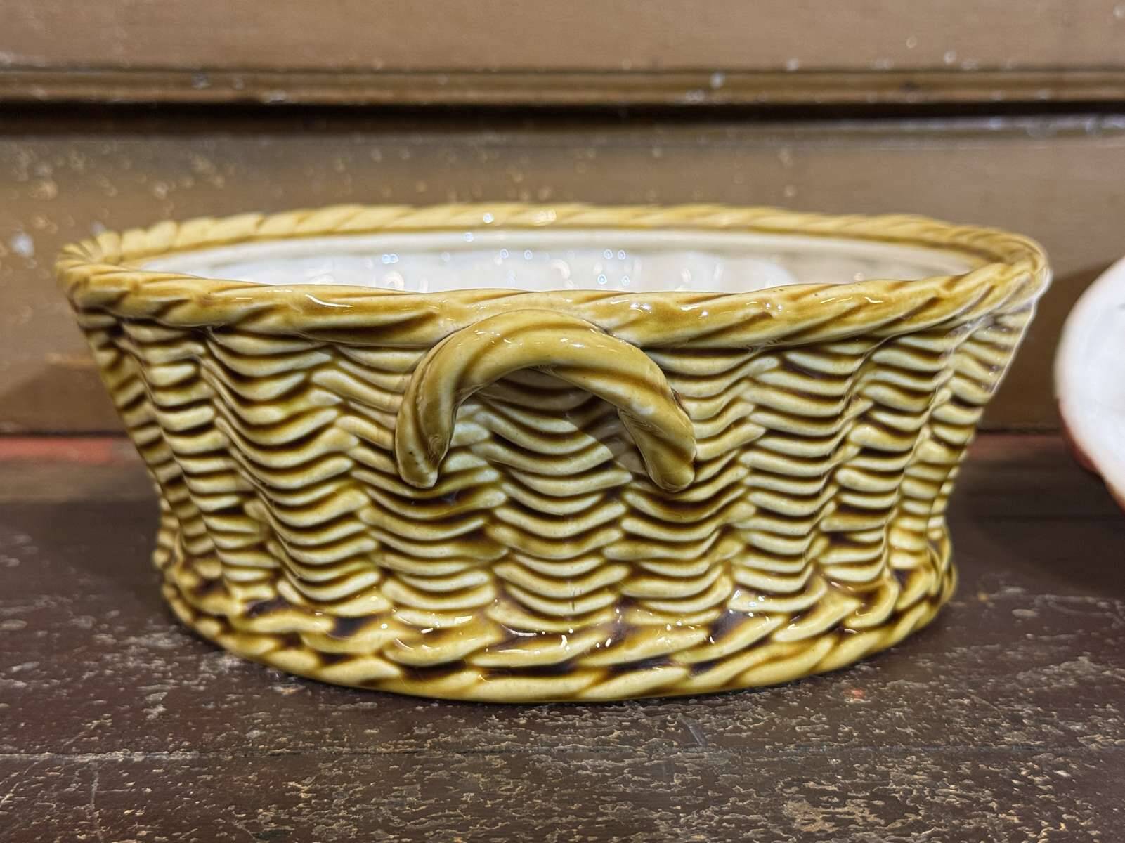 Strawberry basket in Sarreguemines slipware from the 1930s.
