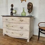 Commode galbée en chêne fin XVlllème