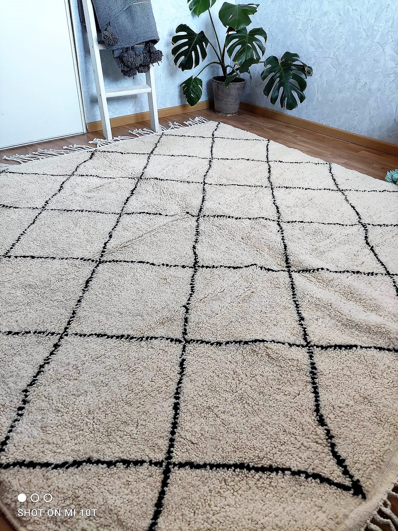 Berber carpet Beni Ouarain 2m30 by 2m