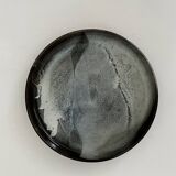 Grand plat en céramique émaillée fait main et signé PM, France 1970