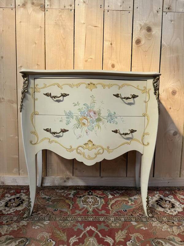 Commode peinte de style Louis XV d'enfant