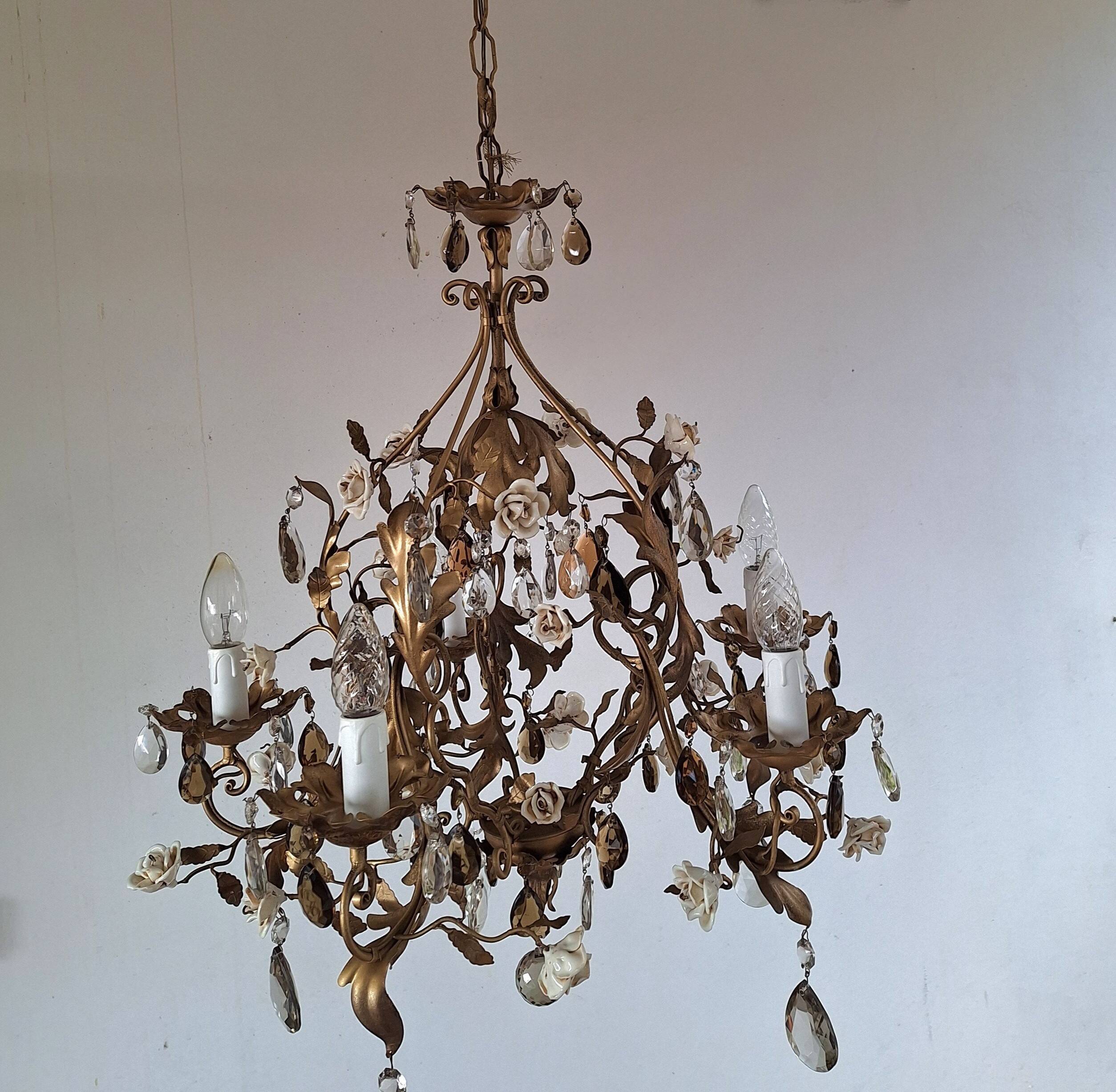 Lustre italien antique à 5 bras, roses en céramique et gouttes de cristal *ROMANCE*