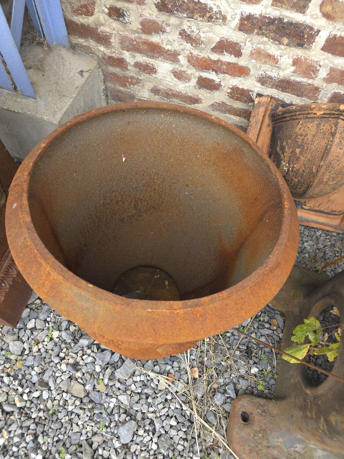 Medici Anduze cast iron vase, garden decoration