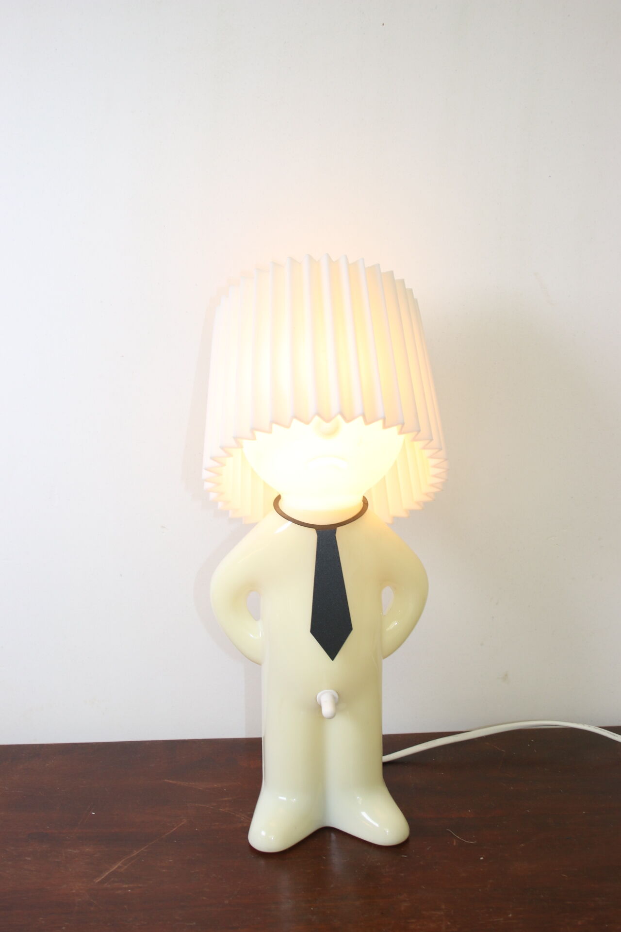 Lampe de table de nuit M. P  avec un bouton excitant sur / off