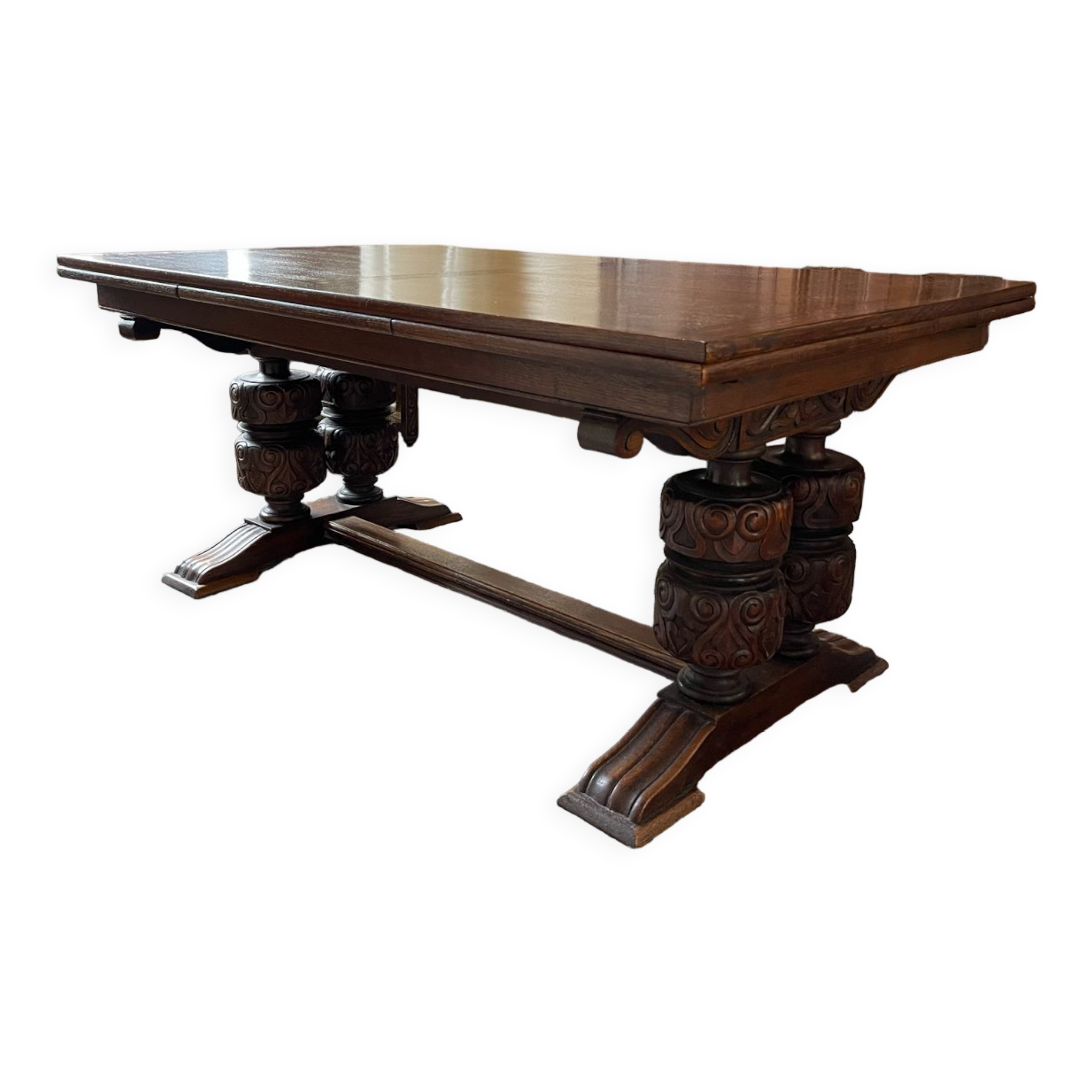 Table à manger de style renaissance basque