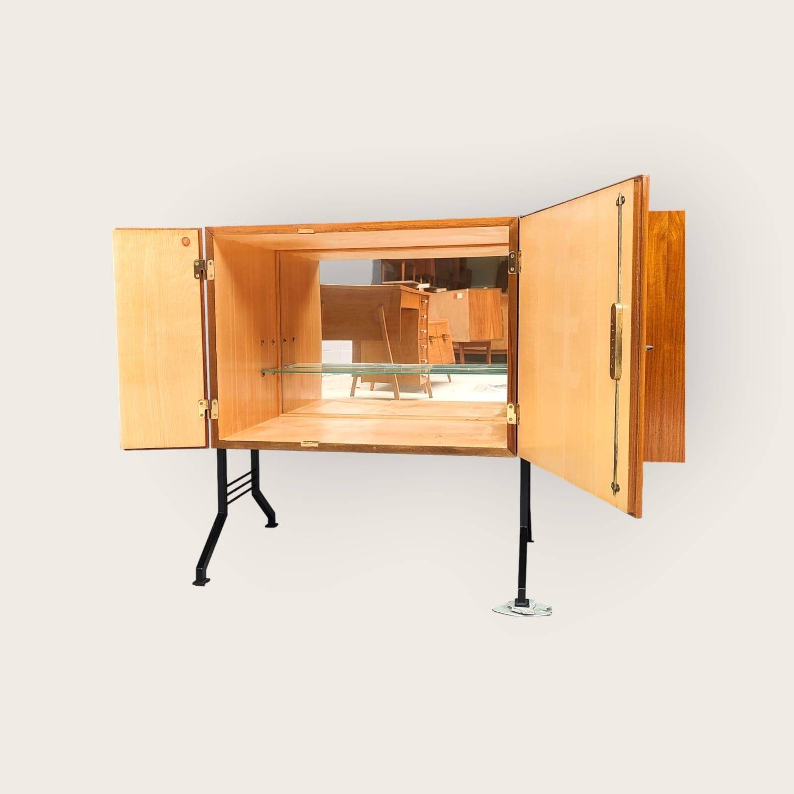 Système mural du milieu du siècle