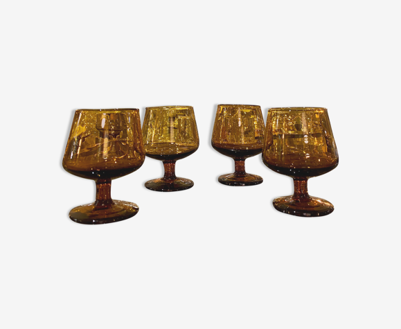 Lot de 4 verres à liqueur ambrés